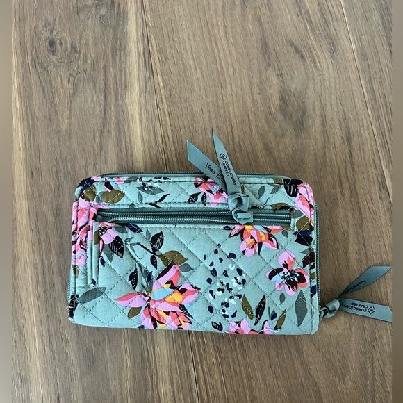 Vera Bradley Turnlock Wallet With RFID Protection NWOT - Picture 2 of 5